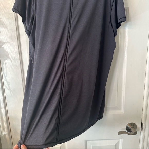 Old Navy Active Go-Dry Athletic Scoop neck Tshirt - Picture 5 of 8